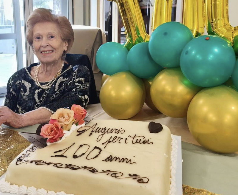 Anna festeggia 100 aanni presso la RSA San Giuseppe a Carmiano